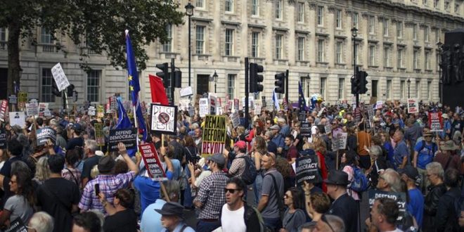Thousands Protest Against British Parliament Suspension